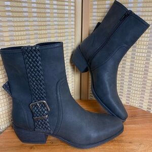Rocket Dog Woman’s 6.5 Whist Black Braided Buckle Western Ankle Boot